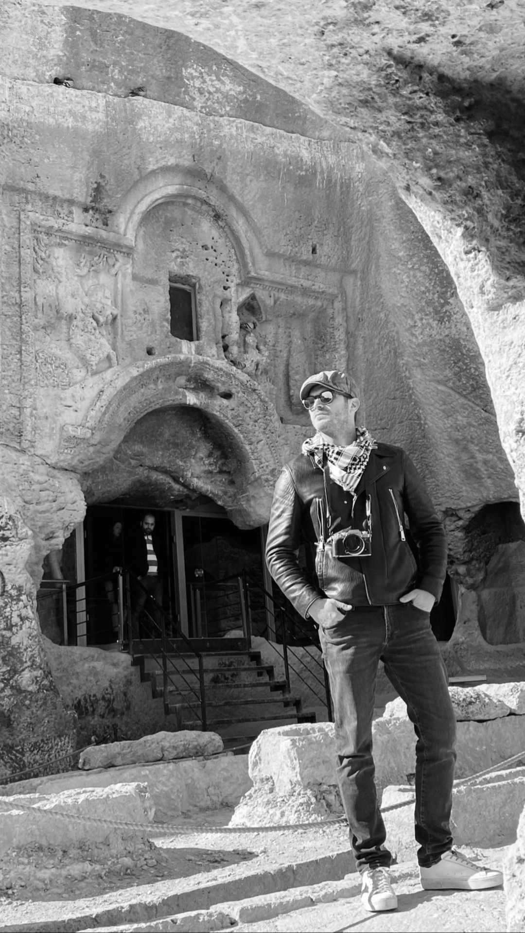 Çekimler için Mardin'e giden Kıvanç Tatlıtuğ'u eşi Başak Dizer yalnız bırakmadı 7