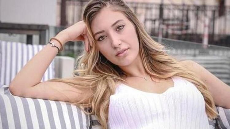 Yasmin Erbil bornozlu pozuyla babasını çıldırttı! 4