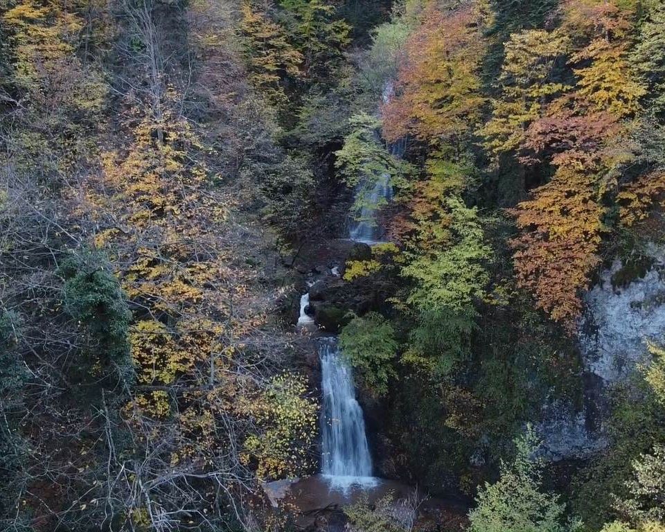 Ulaşımı en zor şelalelerden 'Aksu Şelaleleri' drone ile görüntülendi 1