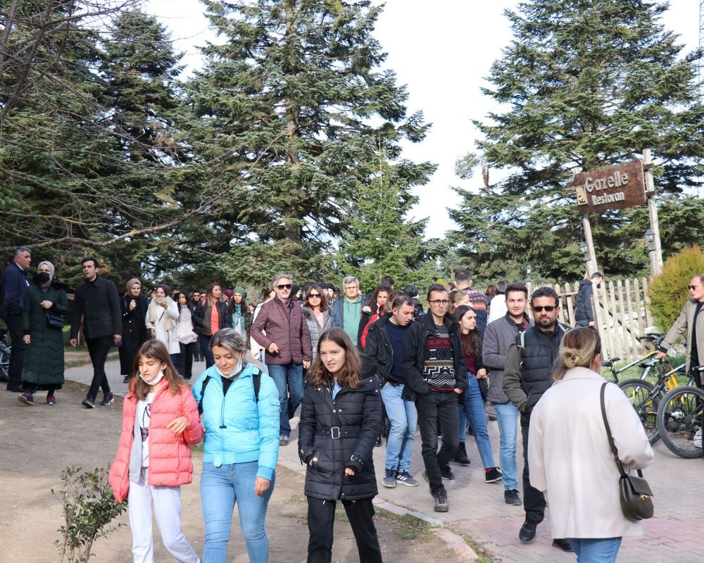 Ara tatilde Gölcük Tabiat Parkı ziyaretçi akınına uğradı 4