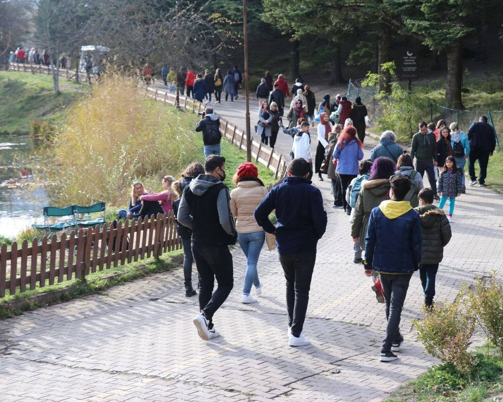 Ara tatilde Gölcük Tabiat Parkı ziyaretçi akınına uğradı 10