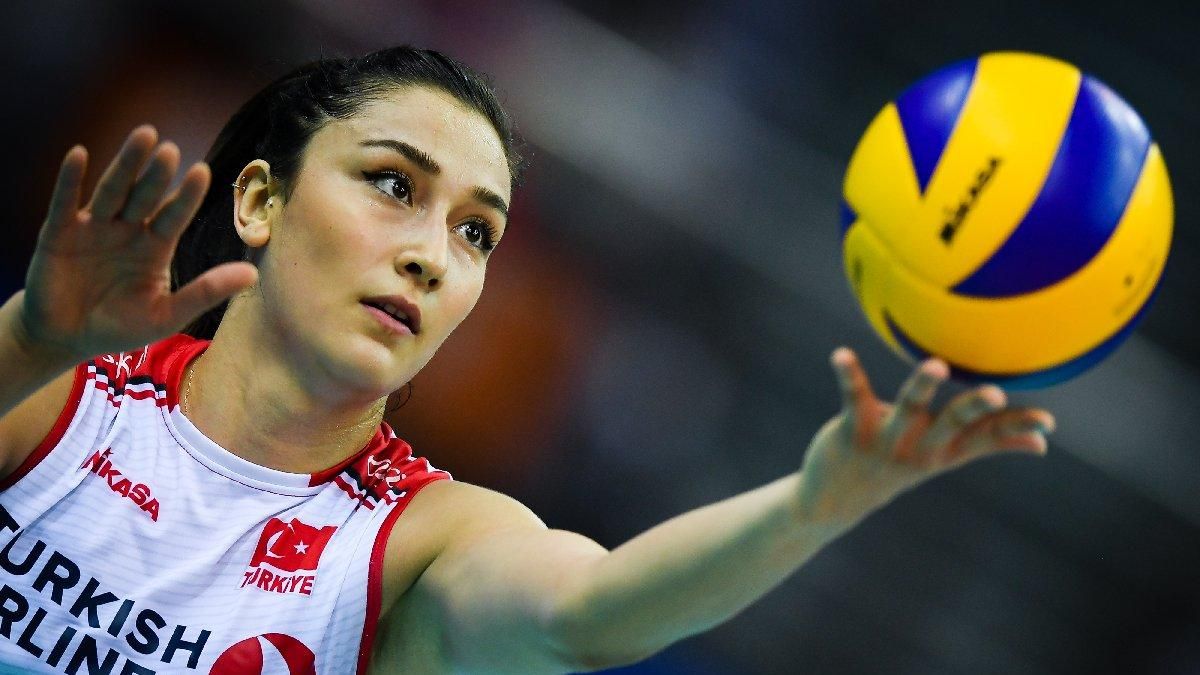 Hande Baladın saha dışı pozlarıyla kasıp kavurdu! Voleybolda başka sosyal medyada bambaşka! 4