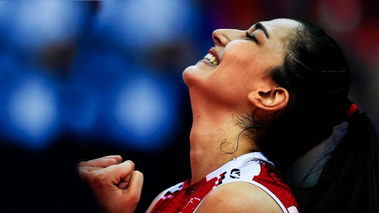 Hande Baladın saha dışı pozlarıyla kasıp kavurdu! Voleybolda başka sosyal medyada bambaşka! 5