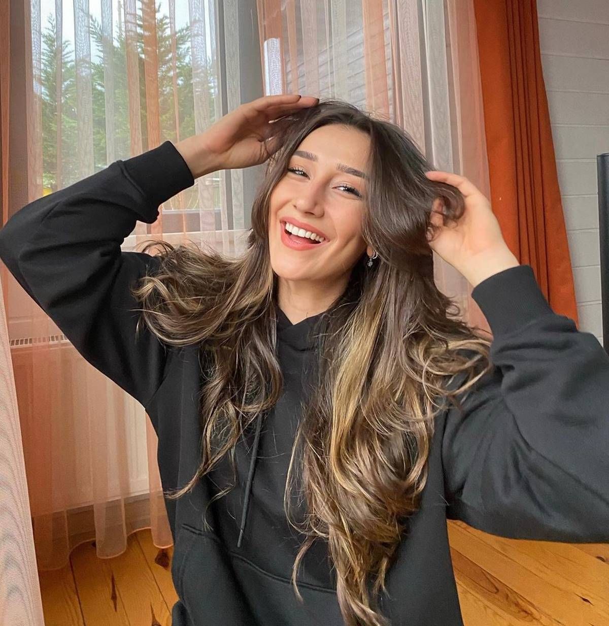 Hande Baladın saha dışı pozlarıyla kasıp kavurdu! Voleybolda başka sosyal medyada bambaşka! 7