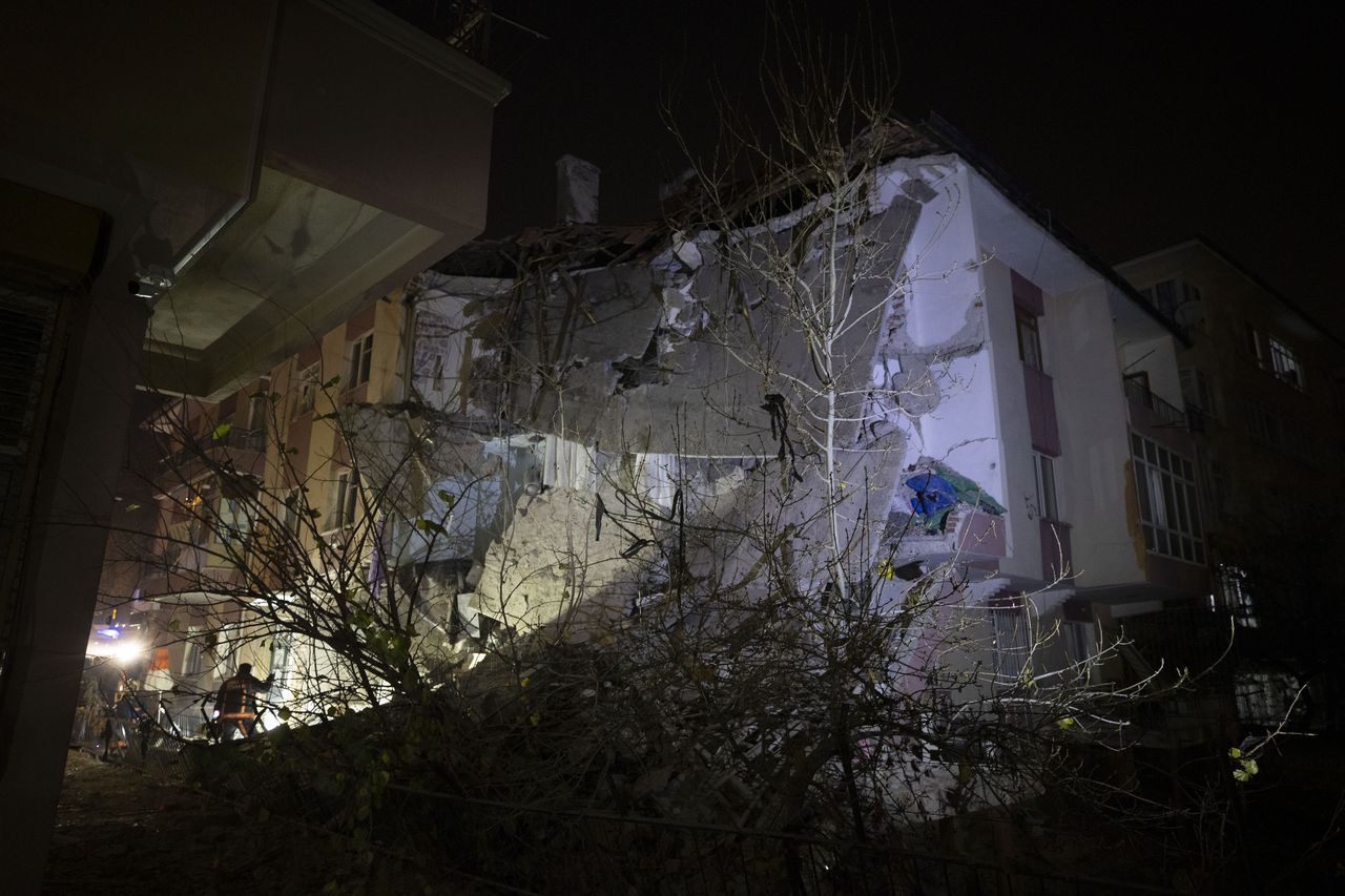 Ankara'da 3 katlı binada patlama! Bölgeden yeni görüntüler ulaştı 17