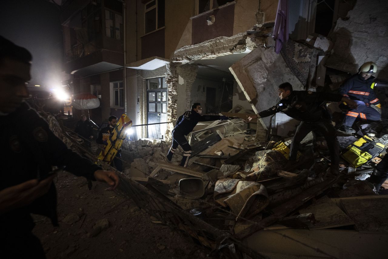 Ankara'da 3 katlı binada patlama! Bölgeden yeni görüntüler ulaştı 28