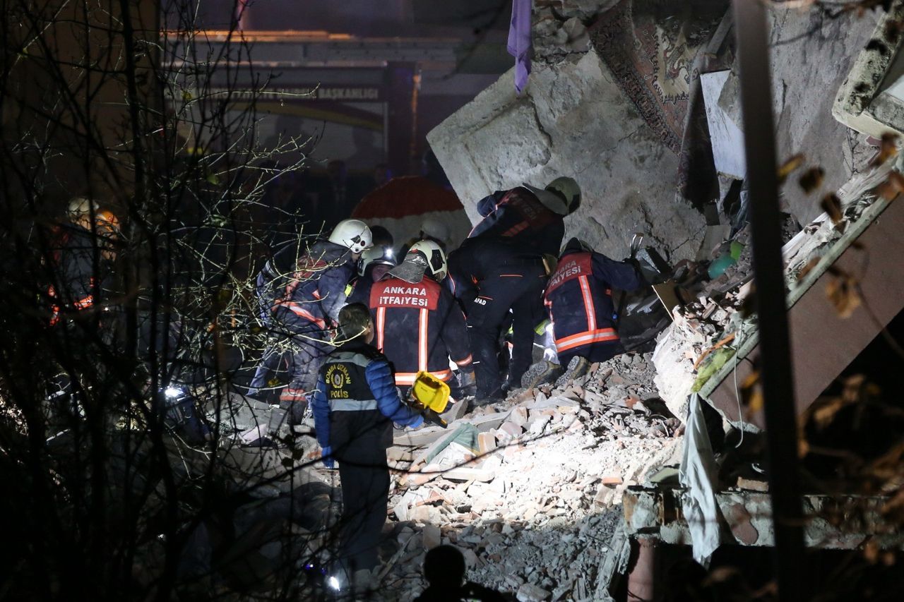 Ankara'da 3 katlı binada patlama! Bölgeden yeni görüntüler ulaştı 12