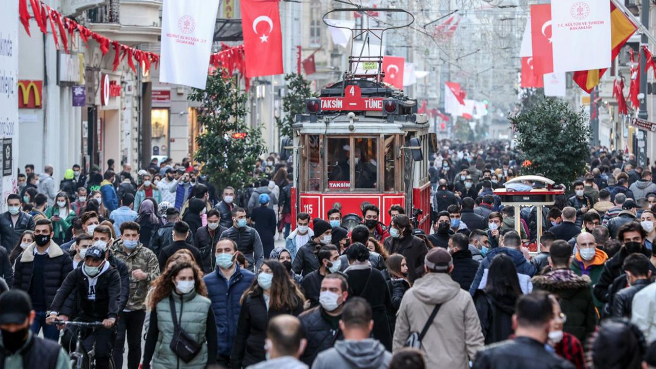 Hayat Eve Sığar uygulamasında İstanbul kıpkırmızı 2