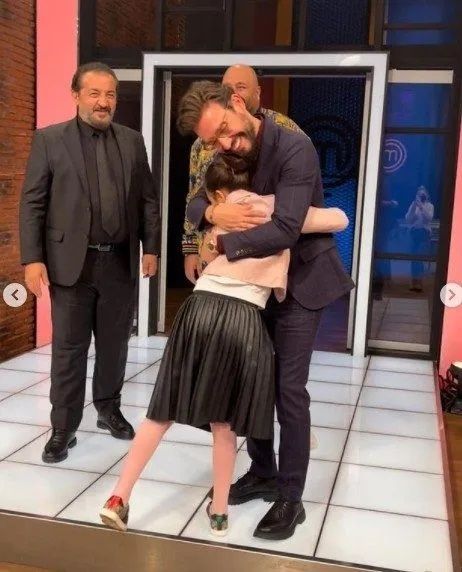 MasterChef'in dördüncü jürisi Zuhal Topal olacak! Stüdyo ziyareti ipucunu verdi! Puanlarıyla geliyor 2