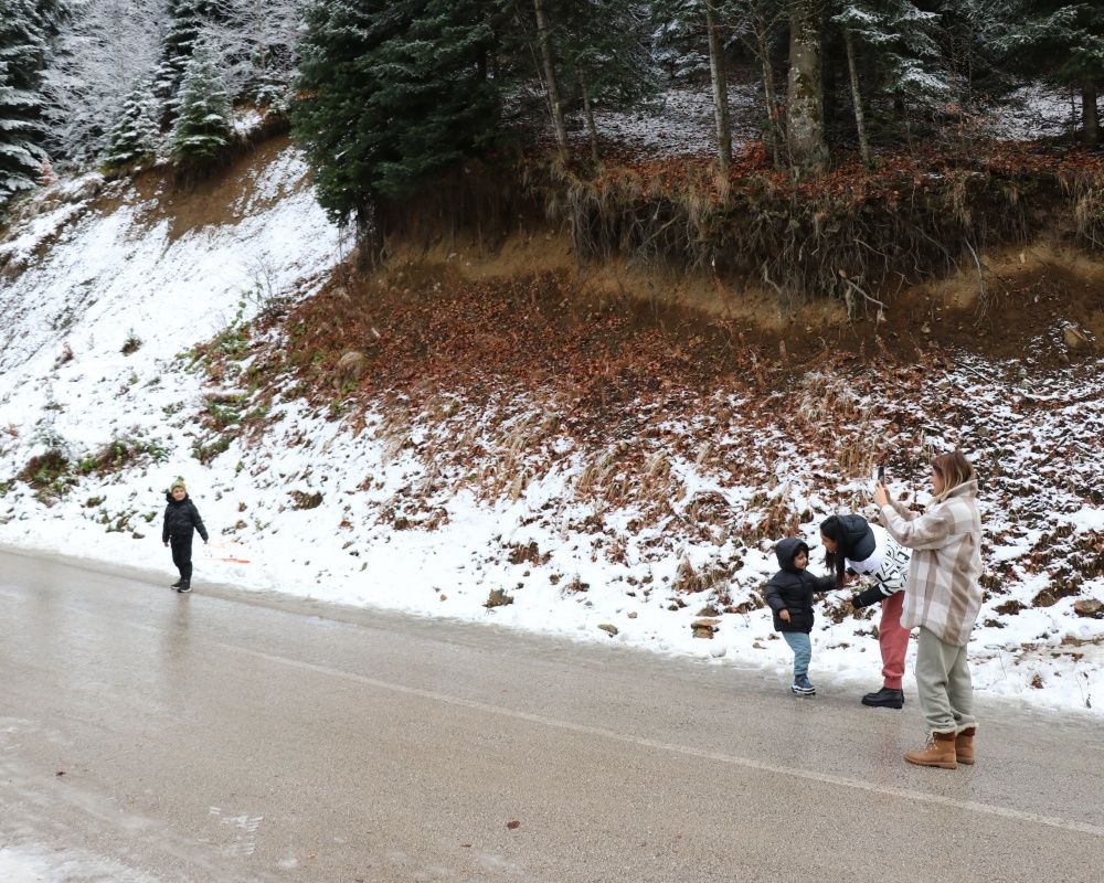 Yedigöller Milli Parkı yolu beyaz örtüyle kaplandı, ortaya eşsiz manzaralar çıktı 9