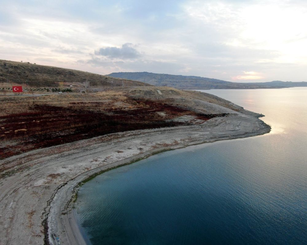 Kayseri'deki Yamula Barajı'nun suyu yaklaşık 20 metre çekildi 2
