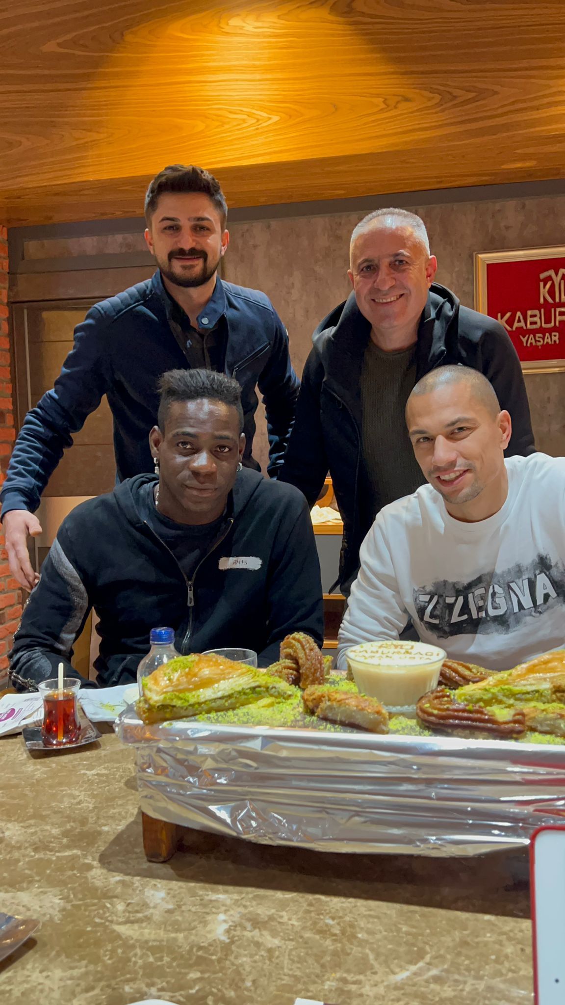 Balotelli gücünü boru kebabından alıyor 3