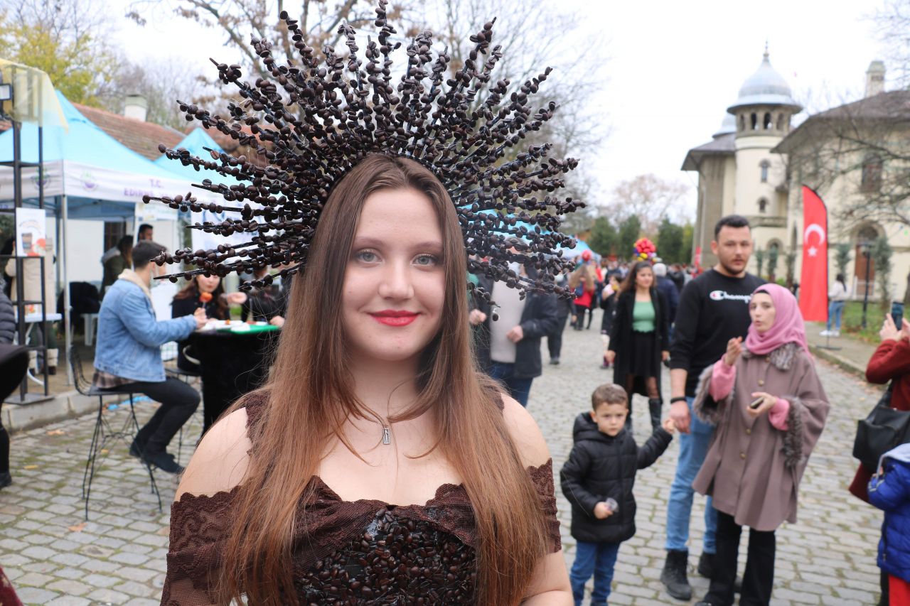 Görenler şaşkına döndü: 5 kiloluk çikolata elbise festivalin ilgi odağı oldu 6