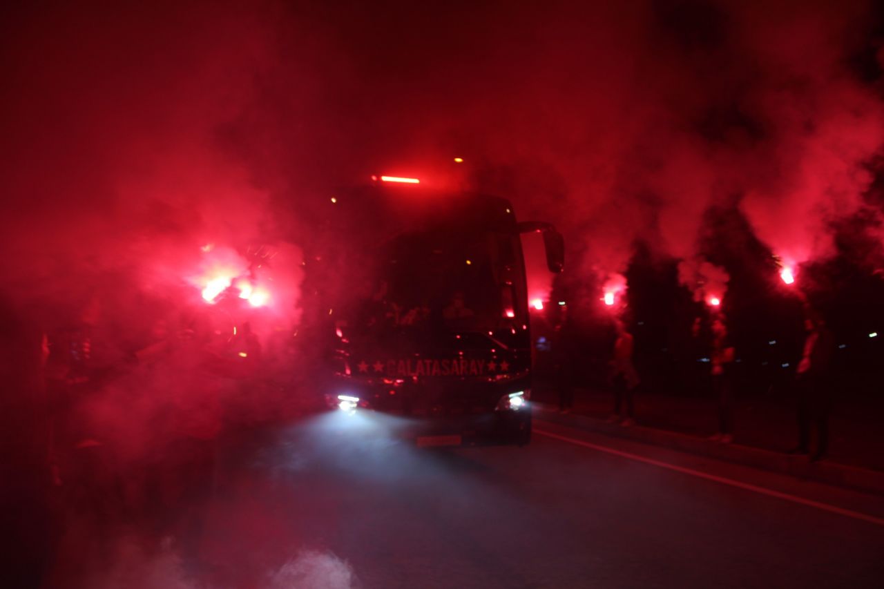 Galatasaray kafilesine Malatya’da coşkulu karşılama... 1