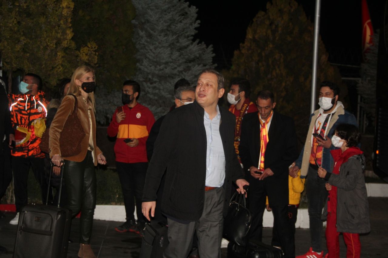 Galatasaray kafilesine Malatya’da coşkulu karşılama... 2