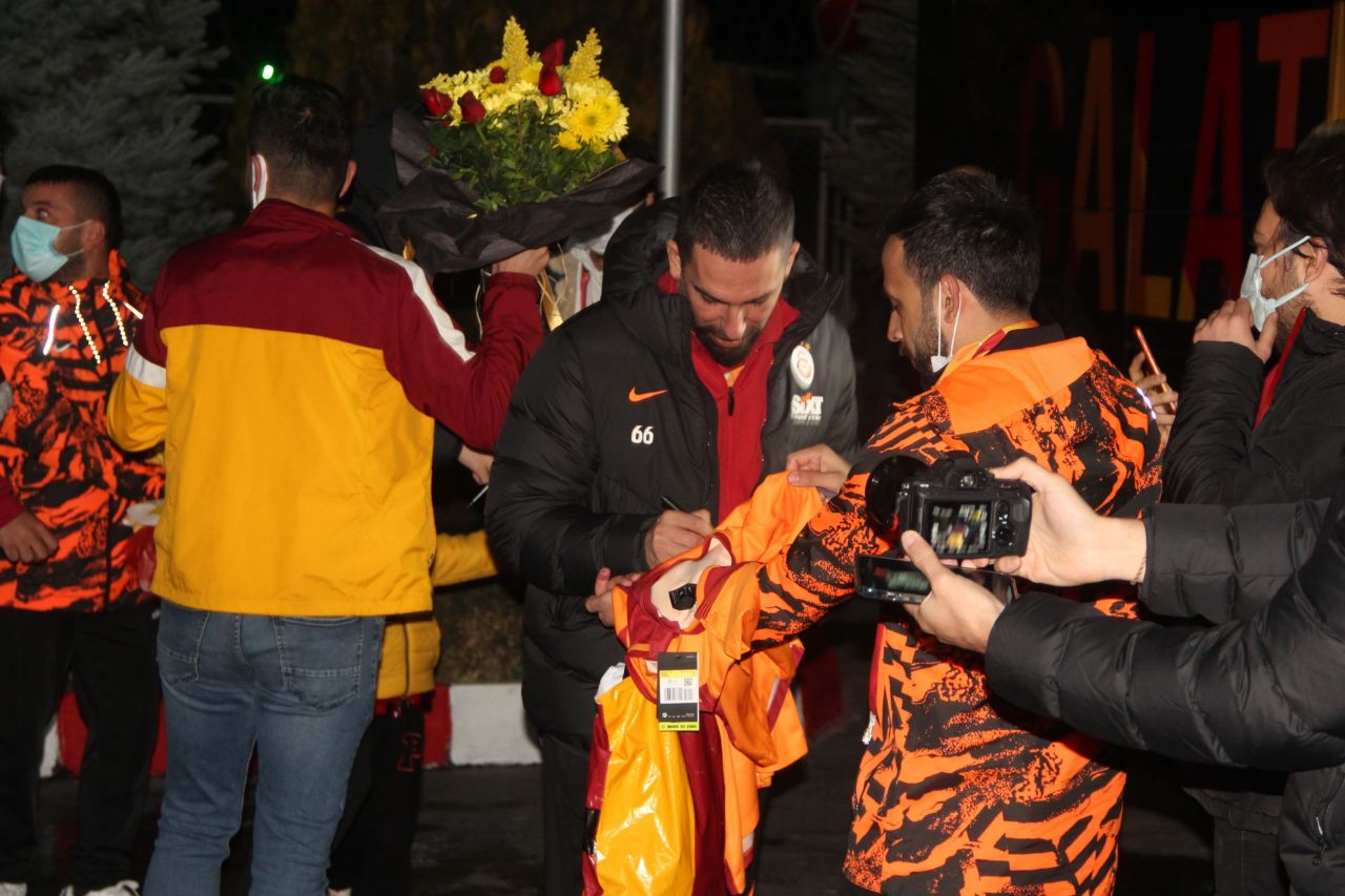 Galatasaray kafilesine Malatya’da coşkulu karşılama... 4