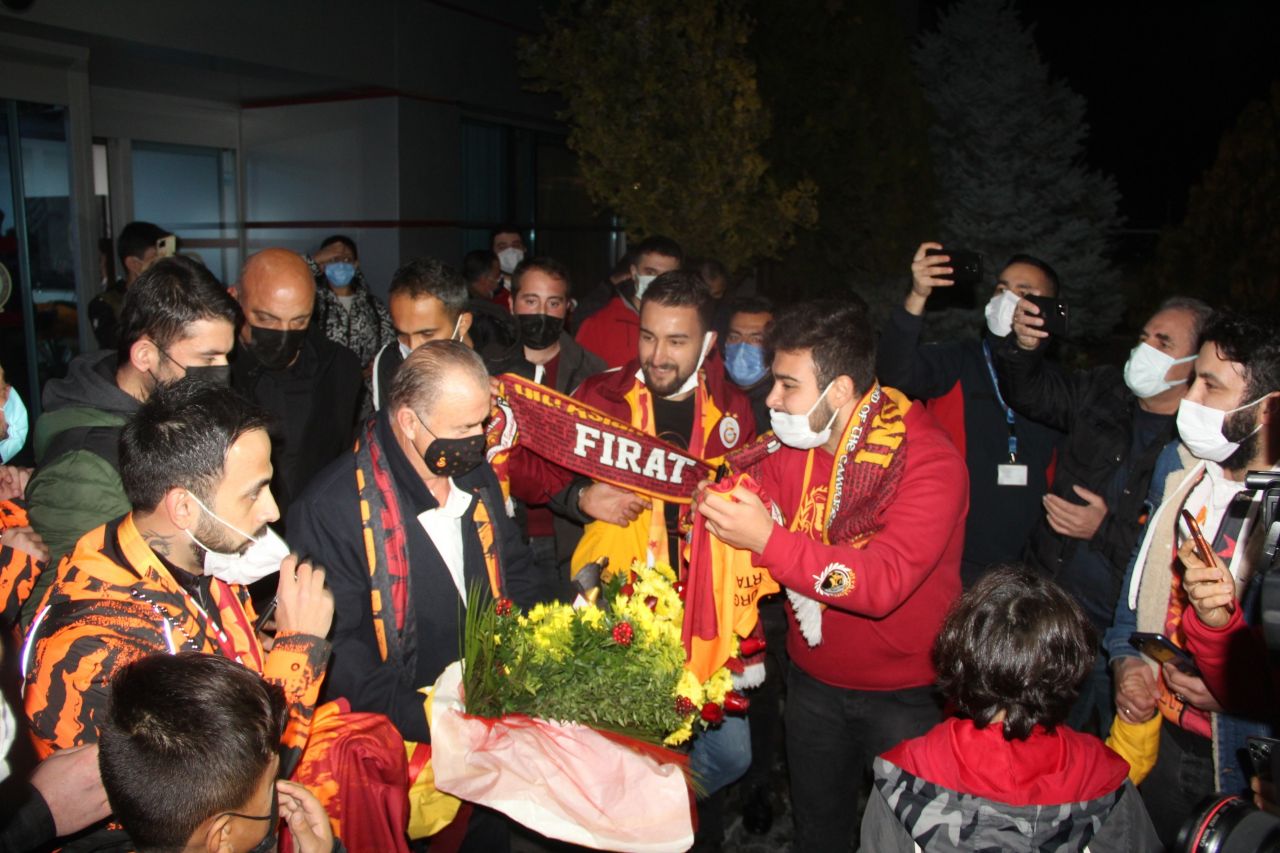Galatasaray kafilesine Malatya’da coşkulu karşılama... 6