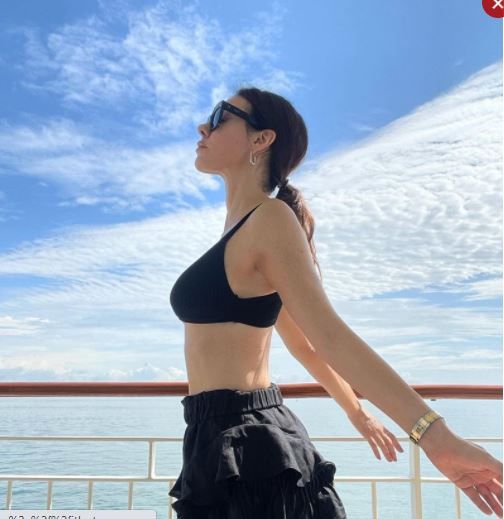 Defne Samyeli'yi tanıyabilene aşk olsun! Kim der 49 yaşında! Bikinisiyle verdiği pozlar görülmemiş! 1