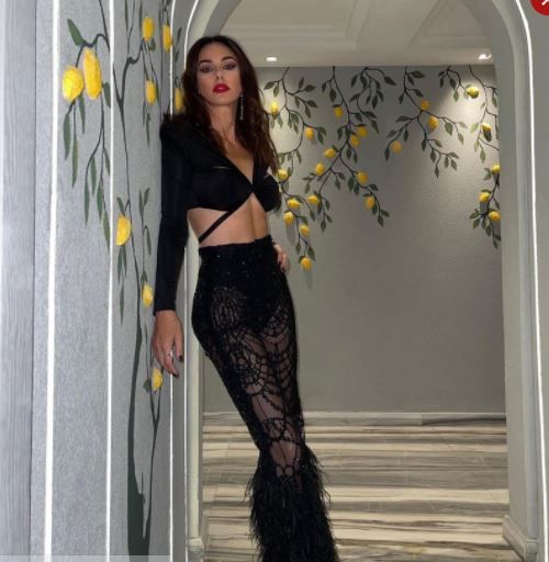 Defne Samyeli'yi tanıyabilene aşk olsun! Kim der 49 yaşında! Bikinisiyle verdiği pozlar görülmemiş! 5