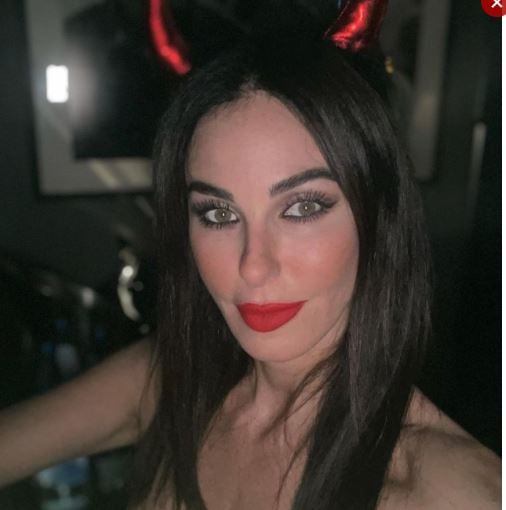 Defne Samyeli'yi tanıyabilene aşk olsun! Kim der 49 yaşında! Bikinisiyle verdiği pozlar görülmemiş! 6