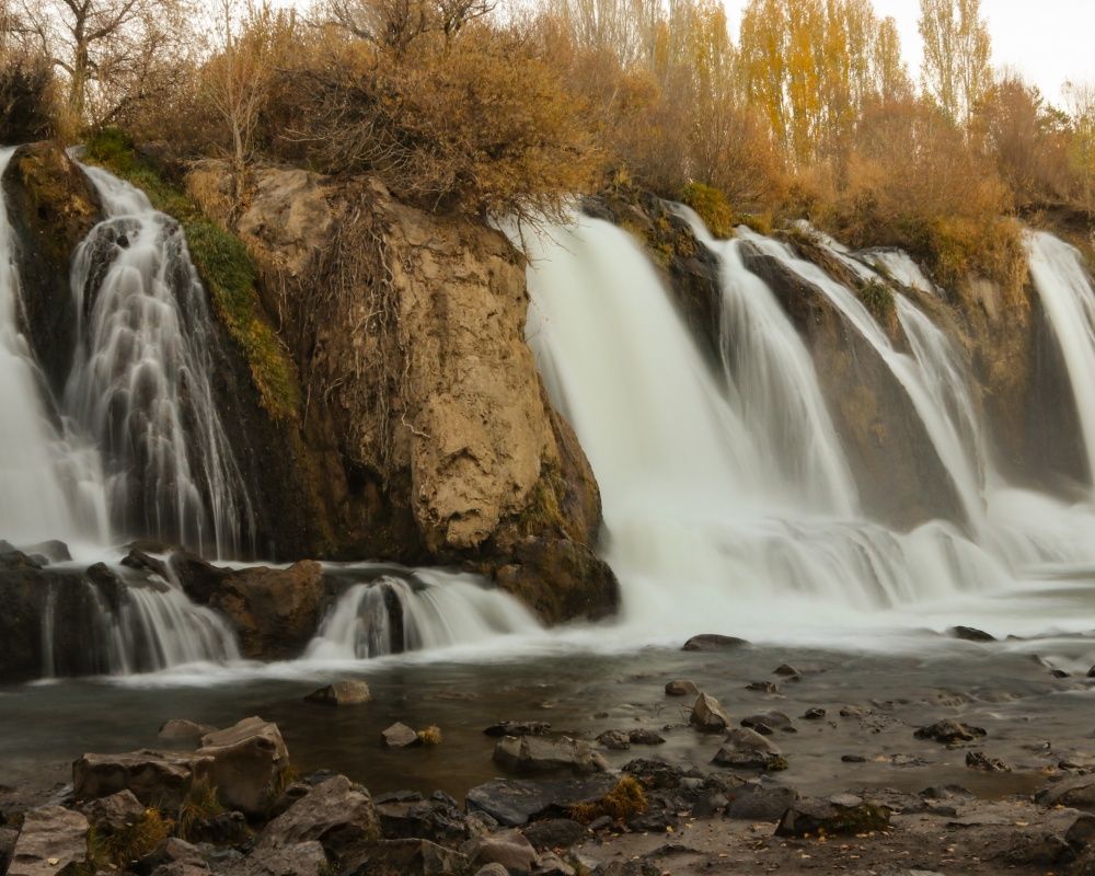 Muradiye Şelalesi fotoğraf tutkunlarını ağırlıyor 1