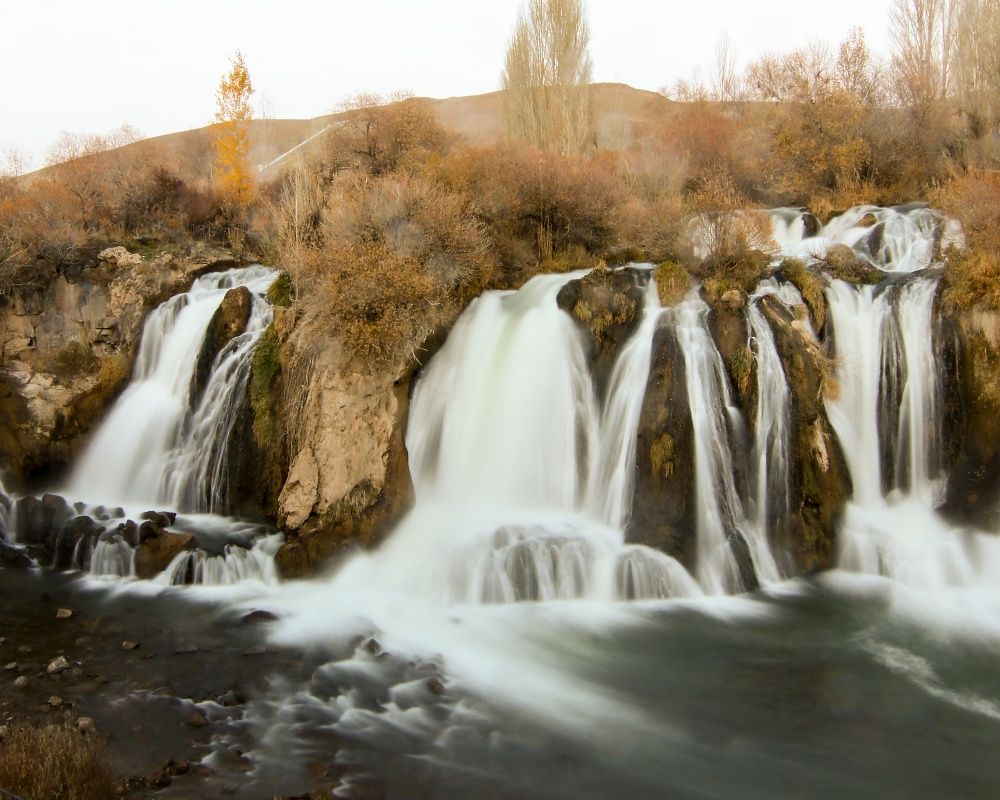 Muradiye Şelalesi fotoğraf tutkunlarını ağırlıyor 4