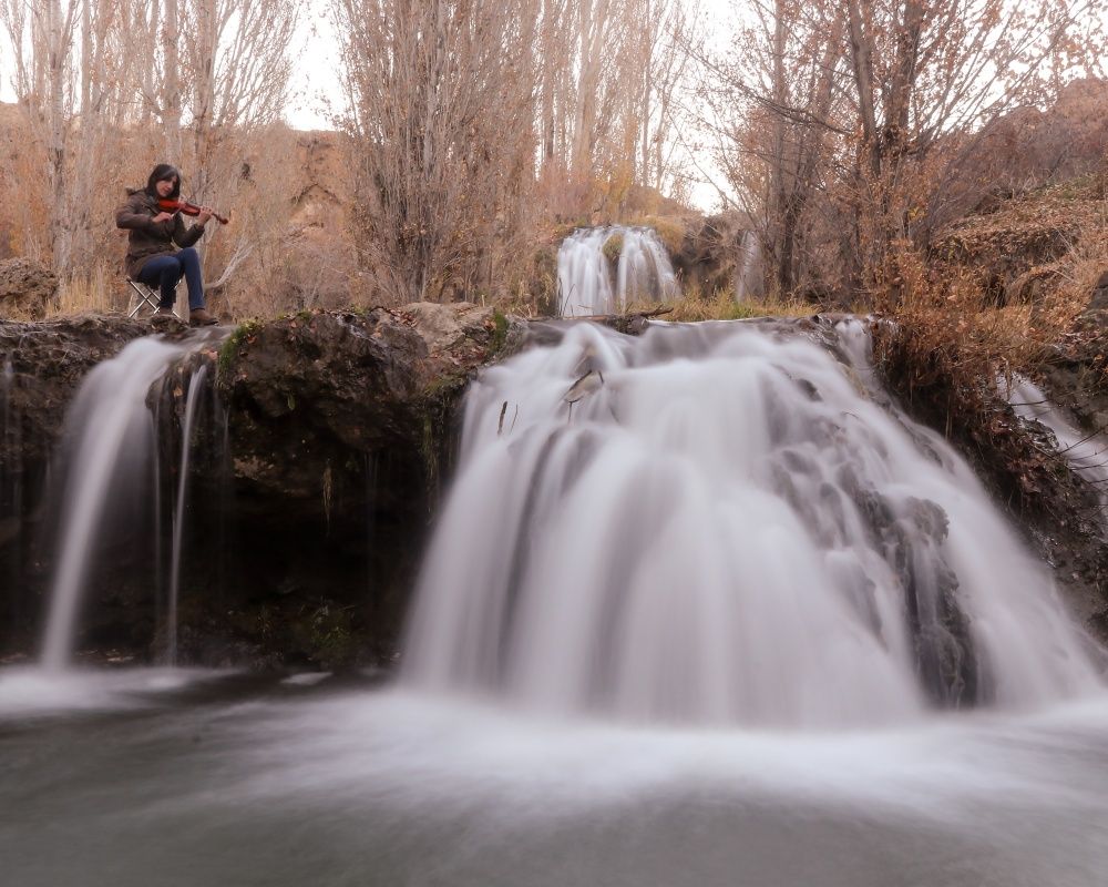 Muradiye Şelalesi fotoğraf tutkunlarını ağırlıyor 9