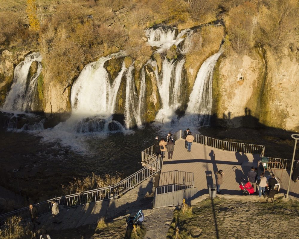 Muradiye Şelalesi fotoğraf tutkunlarını ağırlıyor 14