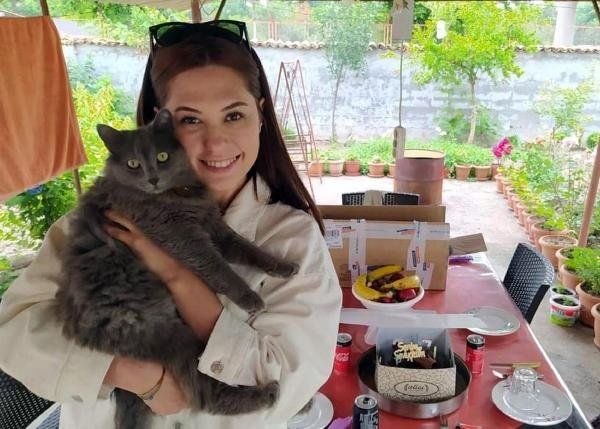27 yaşındaki doktor İrem Büşra Üngül, kaçan kedisini yakalamak isterken feci şekilde can verdi! 5