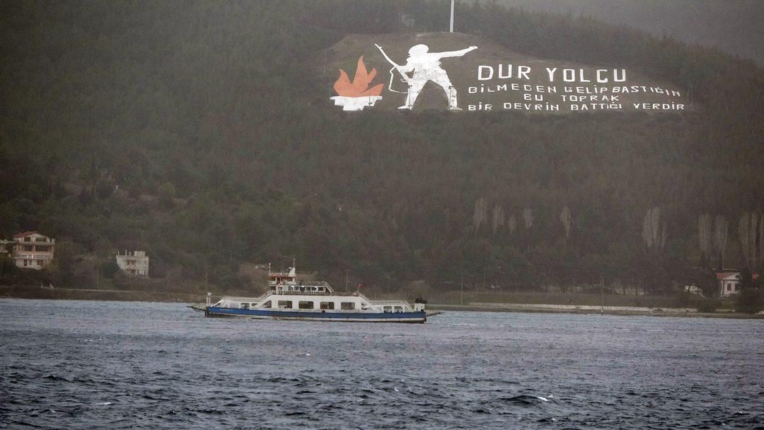 İstanbul'da deniz ulaşımı durdu, İzmir'de deniz taştı! İşte kuvvetli rüzgardan il il kareler... 8