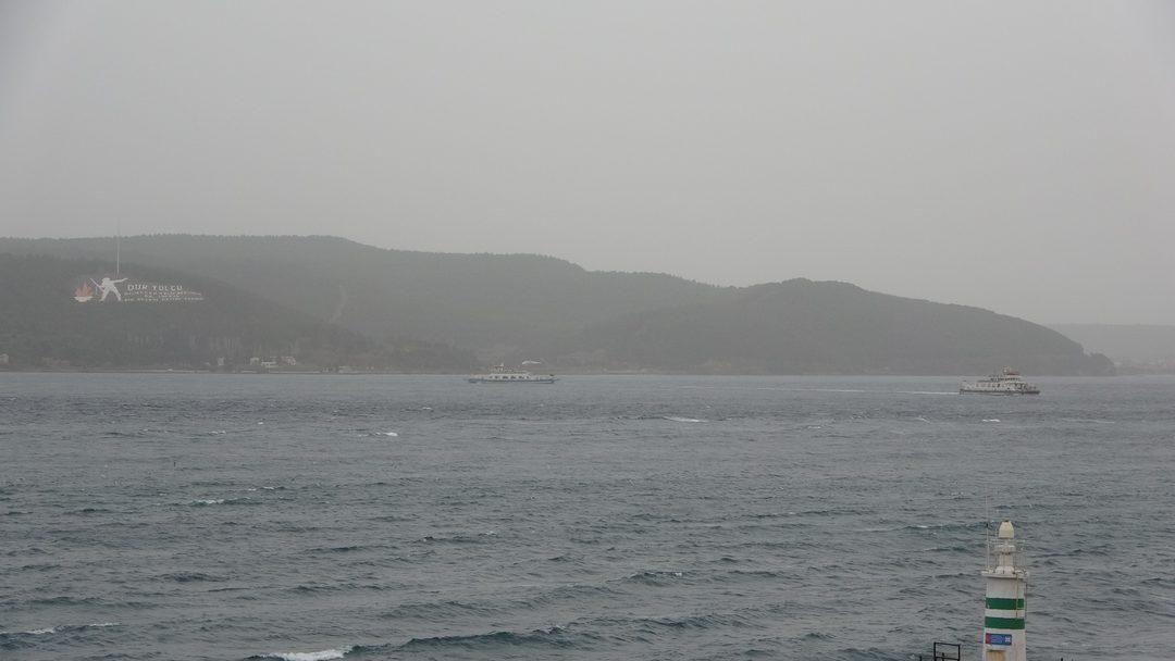 İstanbul'da deniz ulaşımı durdu, İzmir'de deniz taştı! İşte kuvvetli rüzgardan il il kareler... 14