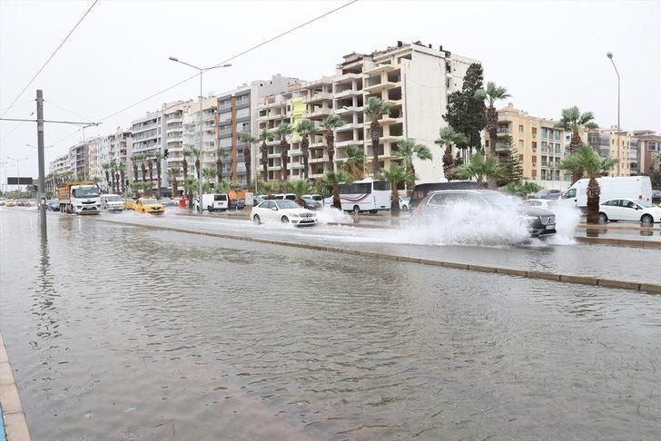 İstanbul'da deniz ulaşımı durdu, İzmir'de deniz taştı! İşte kuvvetli rüzgardan il il kareler... 3