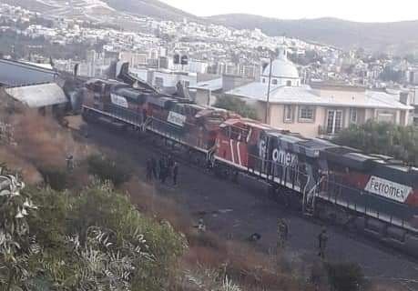 Korkunç kaza: Meksika'da iki tren kafa kafaya çarpıştı! 8