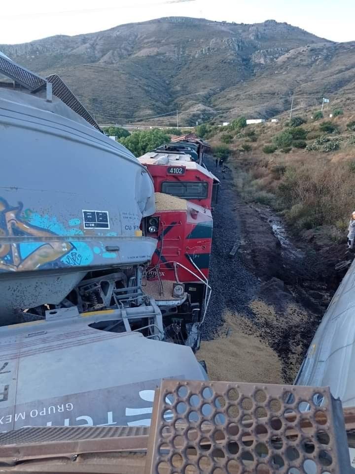 Korkunç kaza: Meksika'da iki tren kafa kafaya çarpıştı! 3