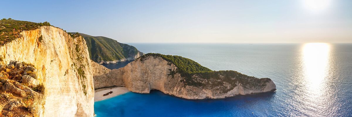 Plajdaki batık gemi meraklı turistleri adaya çekiyor 3