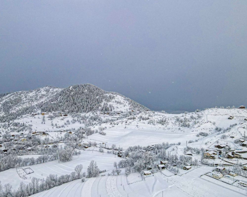 Artvin'deki doğa harikası 'sakin şehir' ünvanlı Şavşat beyaza büründü 5