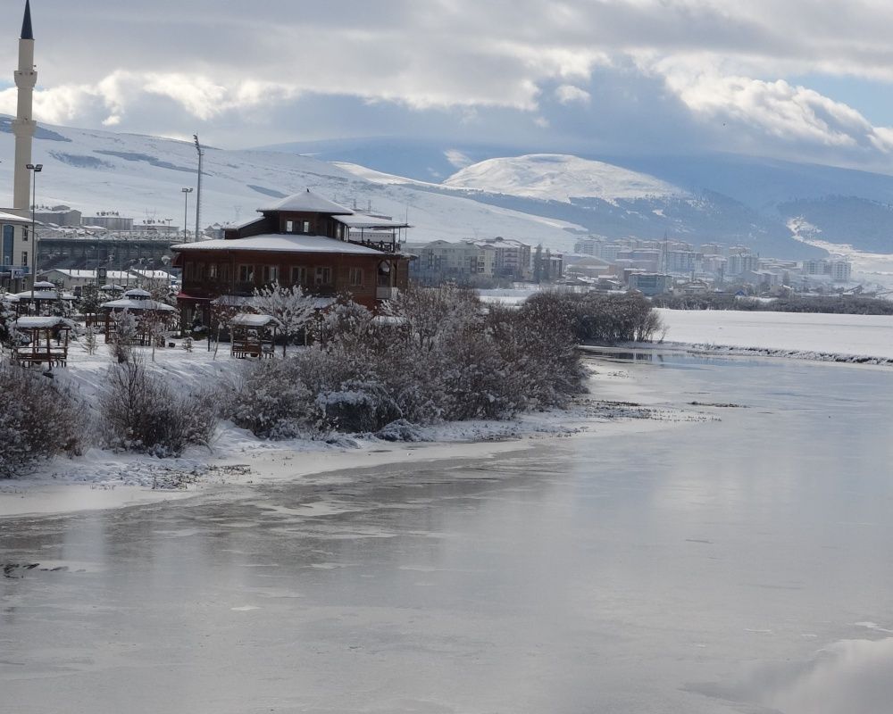 Ardahan'da kar yağışı sonrası kartpostallık görüntüler oluştu 11