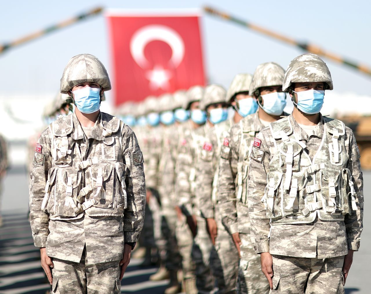 Bakan Akar Katar'da! Doha'da görevli Mehmetçik ile bir araya geldi: Katar'la dostluğumuzu geliştireceğiz 9
