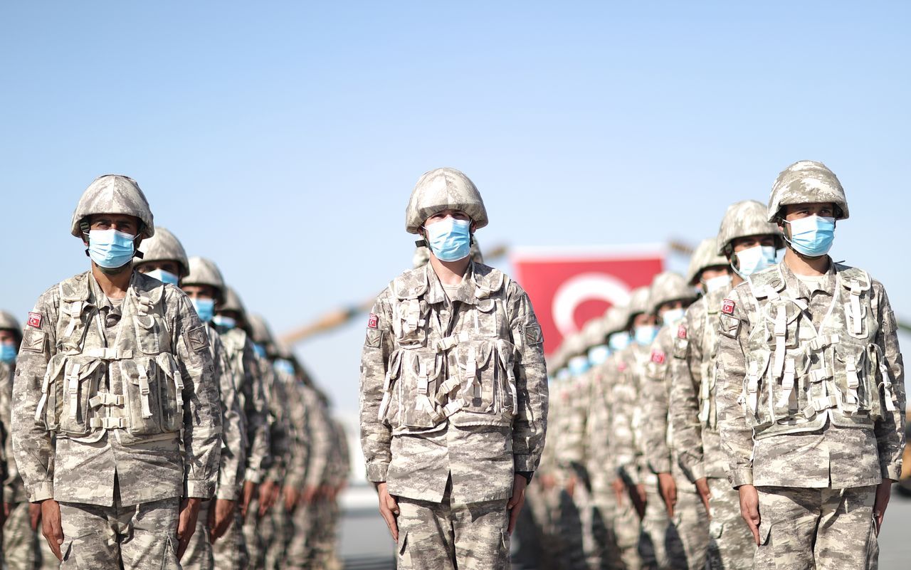 Bakan Akar Katar'da! Doha'da görevli Mehmetçik ile bir araya geldi: Katar'la dostluğumuzu geliştireceğiz 11