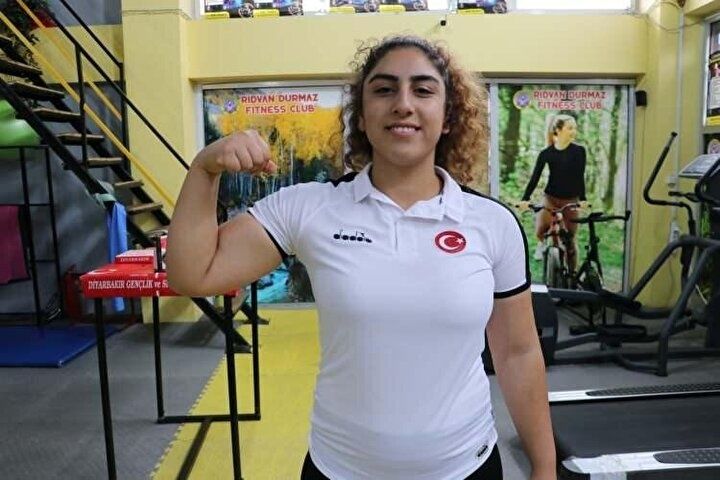 Sağdığı inekler Gülçin'i dünya üçüncüsü yaptı! 13