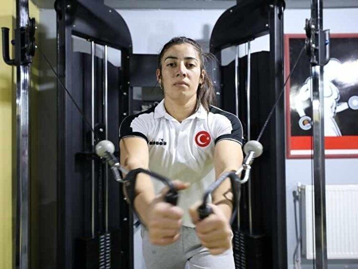 Sağdığı inekler Gülçin'i dünya üçüncüsü yaptı! 7