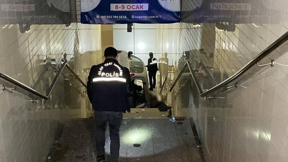 Doğum gününde feci son! Kaldırımdaki ağaca çarpıp alt geçide uçtu... 1