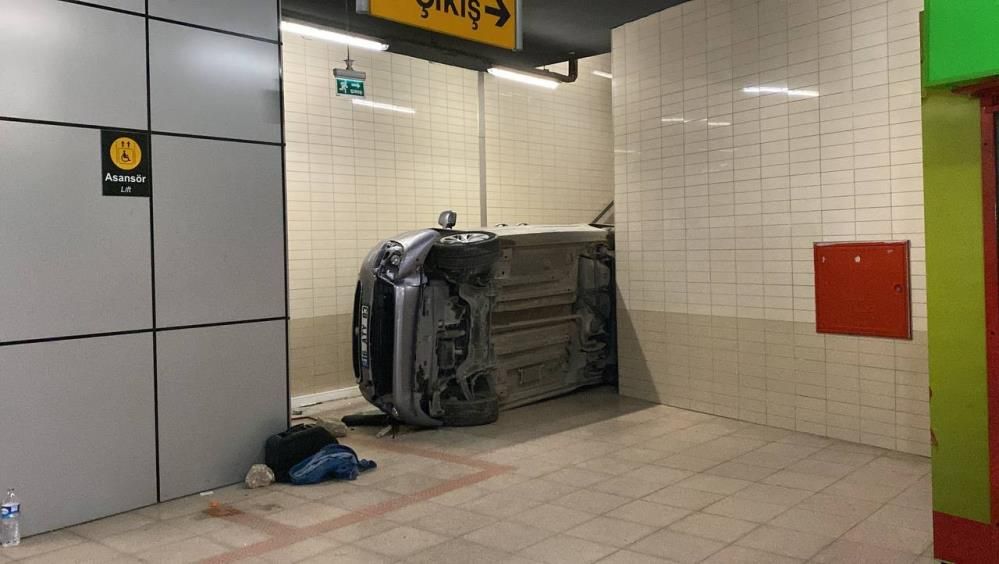 Doğum gününde feci son! Kaldırımdaki ağaca çarpıp alt geçide uçtu... 6