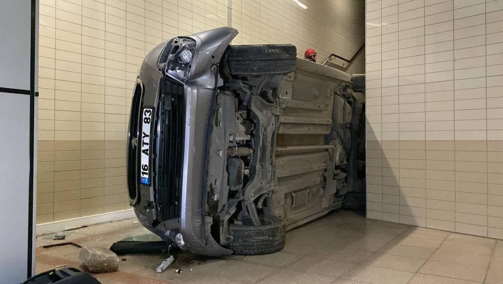 Doğum gününde feci son! Kaldırımdaki ağaca çarpıp alt geçide uçtu... 4