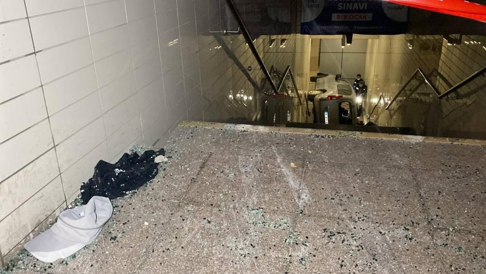 Doğum gününde feci son! Kaldırımdaki ağaca çarpıp alt geçide uçtu... 3