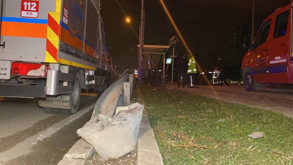 Doğum gününde feci son! Kaldırımdaki ağaca çarpıp alt geçide uçtu... 14