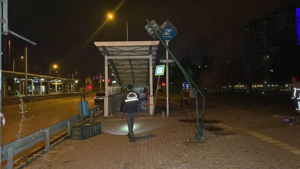 Doğum gününde feci son! Kaldırımdaki ağaca çarpıp alt geçide uçtu... 12