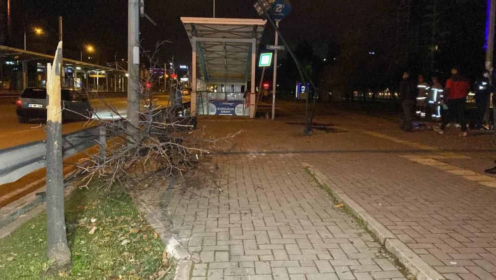 Doğum gününde feci son! Kaldırımdaki ağaca çarpıp alt geçide uçtu... 11