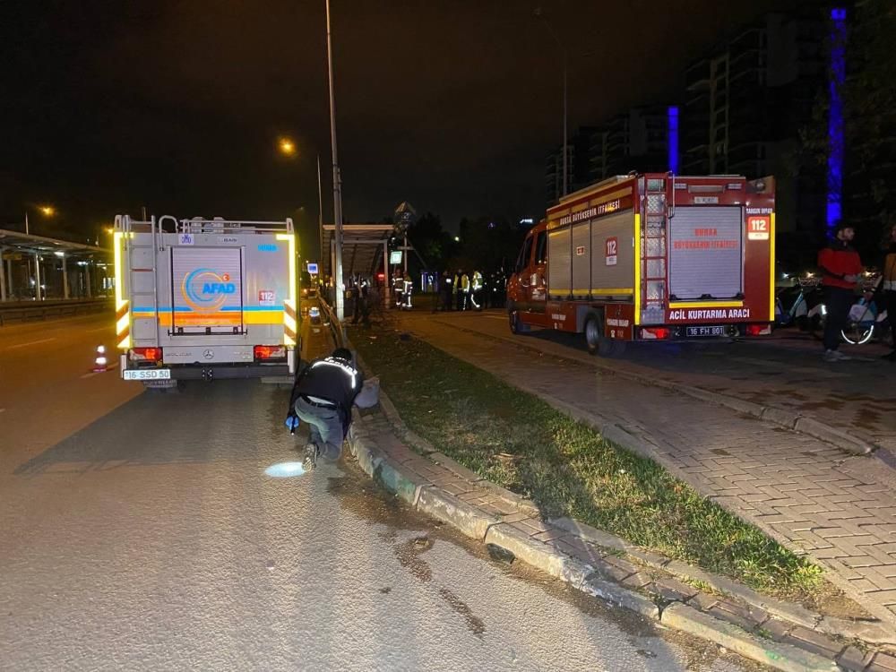Doğum gününde feci son! Kaldırımdaki ağaca çarpıp alt geçide uçtu... 9