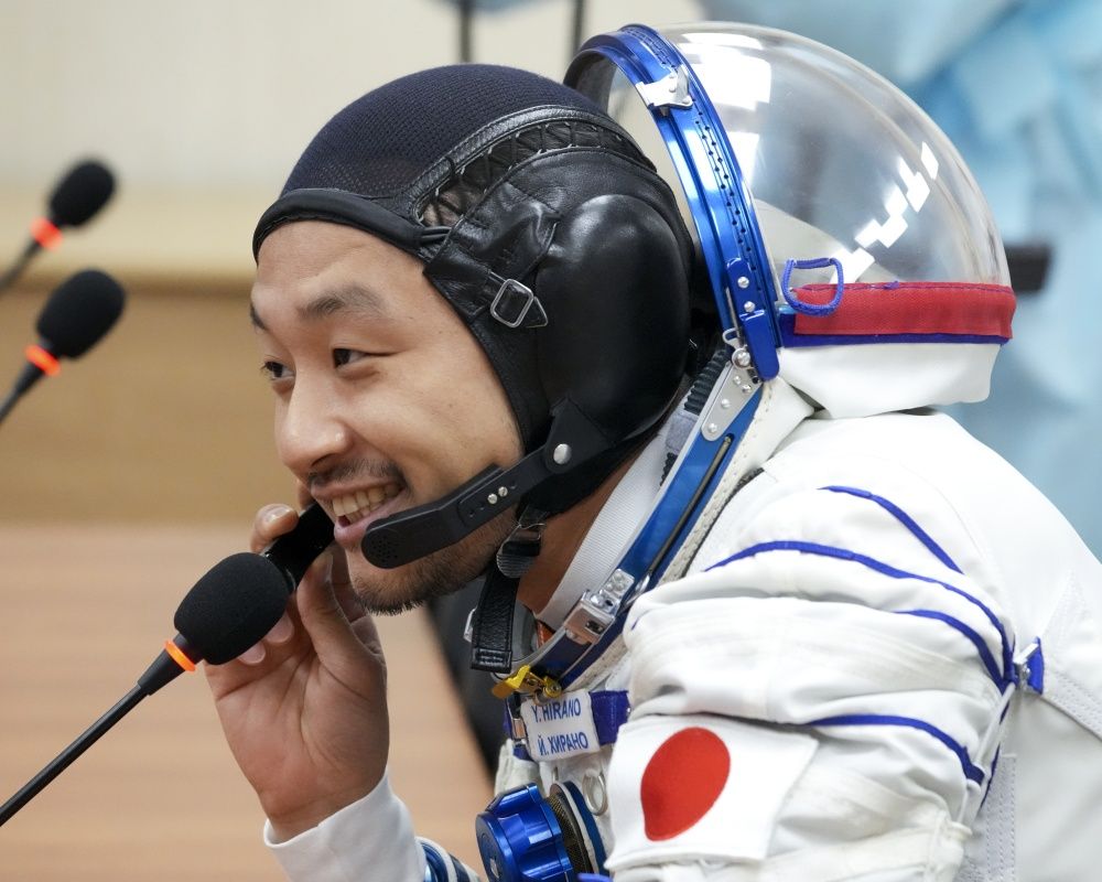 Japon milyarder Maezawa ile asistanı uzaya gönderildi 5